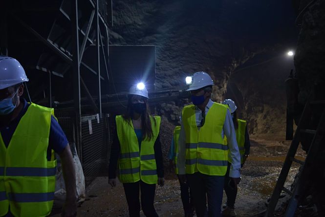 Visita de Junta y Ayuntamiento a la mina de Órgiva (JUNTA)