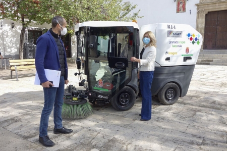Nueva maquina barredora para el Albaicín (JAVIER ALGARRA / AYUNTAMIENTO) Nueva maquina barredora para el Albaicín (JAVIER ALGARRA / AYUNTAMIENTO)