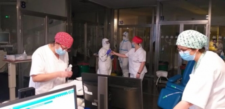 Profesionales UCI en el Hospital Virgen de las Nieves (HOSPITAL VIRGEN DE LAS NIEVES) Profesionales UCI en el Hospital Virgen de las Nieves (HOSPITAL VIRGEN DE LAS NIEVES)
