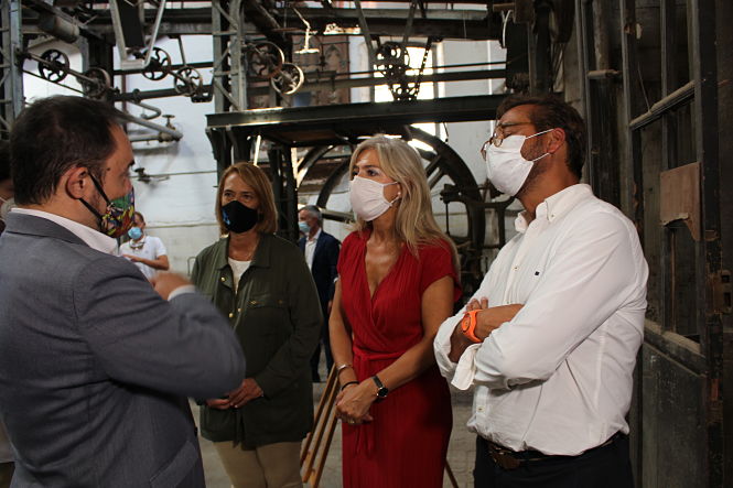 La consejera de Cultura, Patricia del Pozo durante la visita al Museo del Azucar (JUNTA)