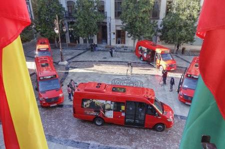 Vista aérea de los nuevos microbuses (JAVIER ALGARRA / AYUNTAMIENTO) Vista aérea de los nuevos microbuses (JAVIER ALGARRA / AYUNTAMIENTO)
