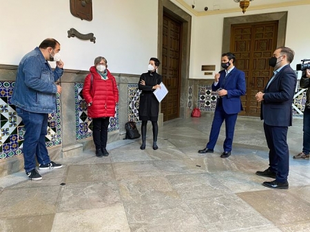 Foto de familia tras la rueda de prensa (PSOE) Foto de familia tras la rueda de prensa (PSOE)