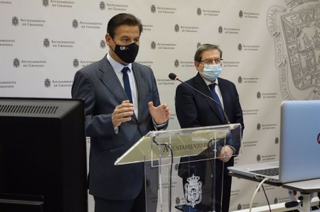 El alcalde de Granada, Luis Salvador, y el concejal de Urbanismo, Luis González, en rueda de prensa (AYUNTAMIENTO) El alcalde de Granada, Luis Salvador, y el concejal de Urbanismo, Luis González, en rueda de prensa (AYUNTAMIENTO)