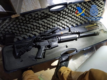 Arma de guerra incautada en la operación Abate contra la droga en la zona norte de Granada capital (POLICÍA NACIONAL)