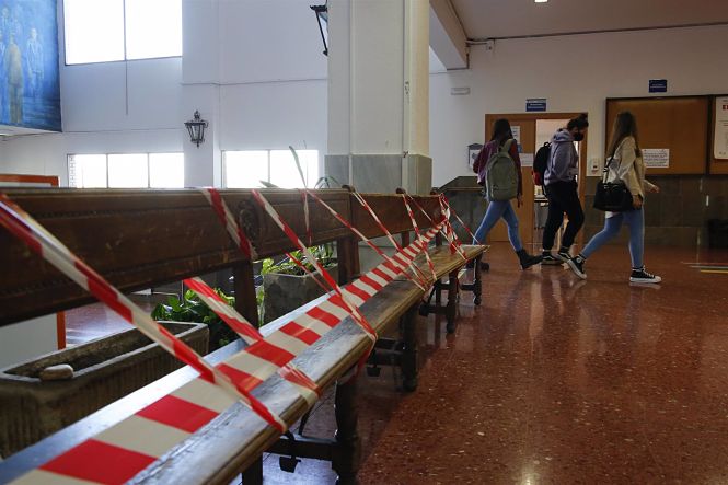 Ambiente en la Universidad de Granada cuando se suspendieron las clases teóricas presenciales (ALEX CÁMARA-EUROPA PRESS)