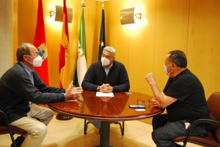 Imagen de la reunión (AYTO. HUÉTOR VEGA) 