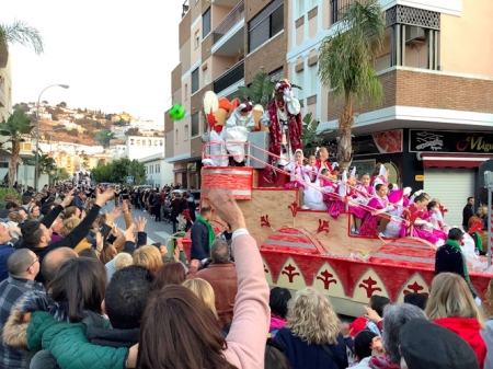 Edición anterior de la Cabalgata de Reyes de Almuñécar (AYTO. ALMUÑÉCAR) Edición anterior de la Cabalgata de Reyes de Almuñécar (AYTO. ALMUÑÉCAR)
