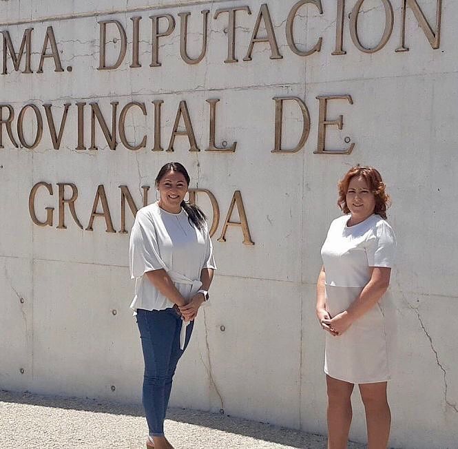 Las Diputadas provinciales Alejndra Durán y Mari cCarmen Péres (PODEMOS-IU