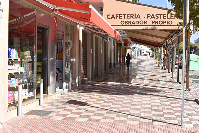 Imagen de dos comercios de Albolote (AYTO. ALBOLOTE)