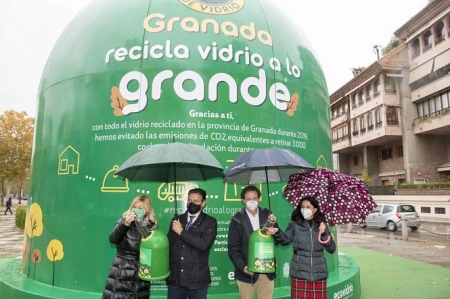Presentación del Contenedor gigante del Paseo del Salón (ECOVIDRIO) Presentación del Contenedor gigante del Paseo del Salón (ECOVIDRIO)