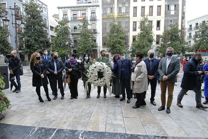 Lectura del manifiesto contra la violencia de género (JAVIER ALGARRA/ AYUNTAMIENTO)