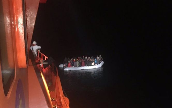 Imagen de archivo de una embarcación rescatada por Salvamento y trasladada al Puerto de Motril (SALVAMENTO MARÍTIMO)