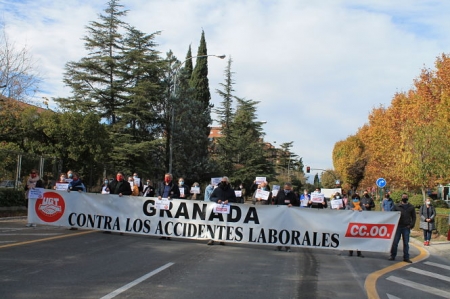 Concentración contra las muertes de sanitarios por Covid-19 (CCOO) Concentración contra las muertes de sanitarios por Covid-19 (CCOO)