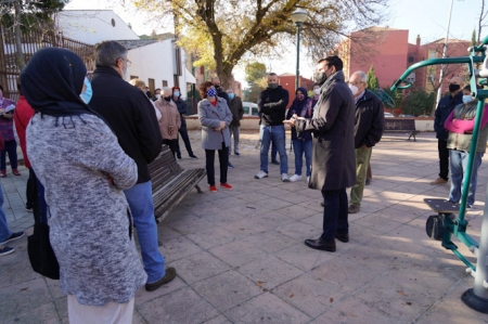 Francisco Cuenca con vecinos de Casería de Montijo (PSOE) Francisco Cuenca con vecinos de Casería de Montijo (PSOE)