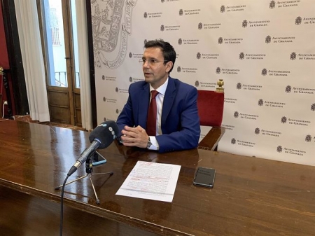 El portavoz del PSOE en el Ayuntamiento de Granada, Francisco Cuenca, en rueda de prensa (PSOE)