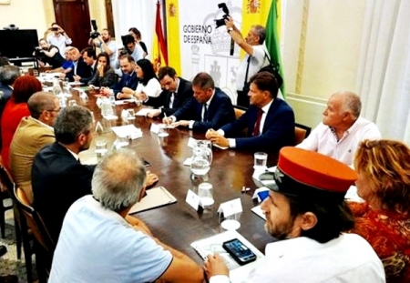 Imagen de una reunión con el Ministro, José Luis Ábalos (AAF COMARCA DE BAZA) 