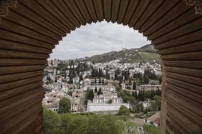Visitas a Granada desde la Alhambra (ÁLEX CÁMARA / EUROPA PRESS)