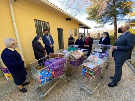 Distribuyen dulces navideños y mantas en entidades y comedores sociales de Granada (AYUNTAMIENTO DE GRANADA) 