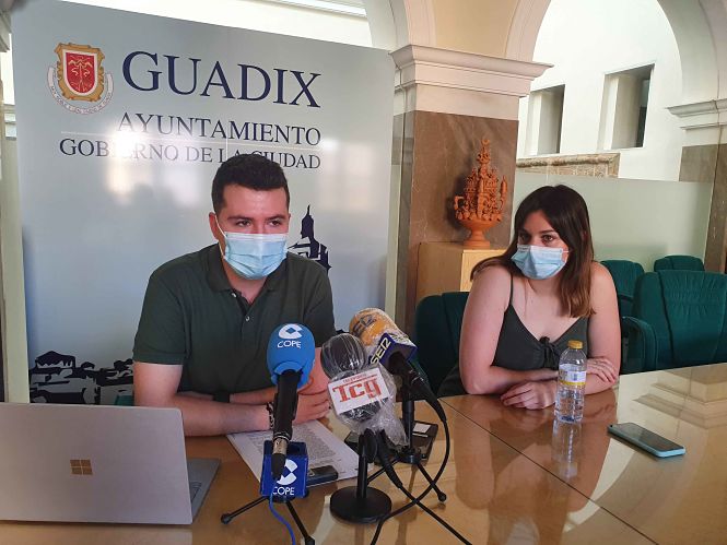 Presentación de `Liberar a Santa Klaus` (AYTO. GUADIX)