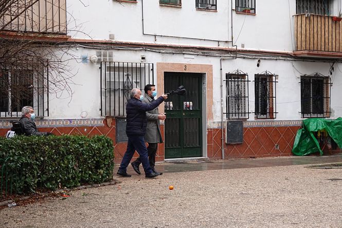 Imagen de la visita a La Chana (PSOE) 
