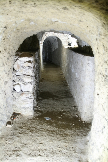 Imagen de un túnel antiaéreo (AYTO. BAZA) 
