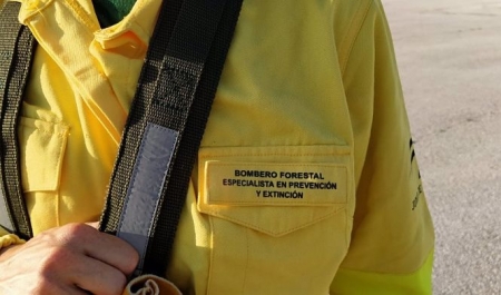 Bombero forestal en una imagen de archivo (INFOCA) 