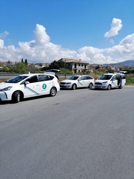 Varios de los taxis que prestan servicio en el municipio de Monachil (AYTO. MONACHIL) Varios de los taxis que prestan servicio en el municipio de Monachil (AYTO. MONACHIL)