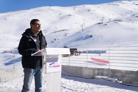 El presidente de la Junta de Andalucía, Juanma Moreno, en Sierra Nevada, en una foto de archivo. (JUNTA DE ANDALUCÍA) El presidente de la Junta de Andalucía, Juanma Moreno, en Sierra Nevada, en una foto de archivo. (JUNTA DE ANDALUCÍA)
