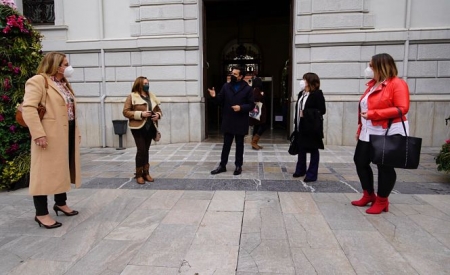 Imagen de la reunión con los centros de estética (PSOE) Imagen de la reunión con los centros de estética (PSOE)