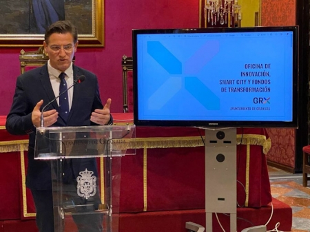 El Alcalde de Granada ha presentado la nueva oficina (AYTO. GRANADA) El Alcalde de Granada ha presentado la nueva oficina (AYTO. GRANADA)