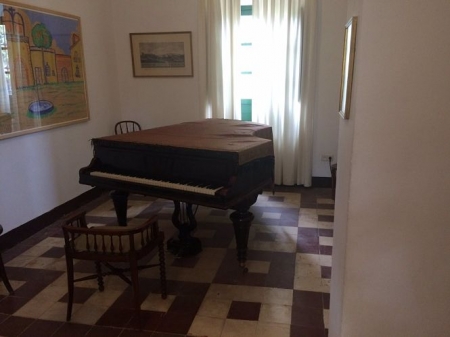 La habitación de la Casa de la Huerta de San Vicente en donde se encuentra el piano de Federico García Lorca (BENJAMÍN AMO)