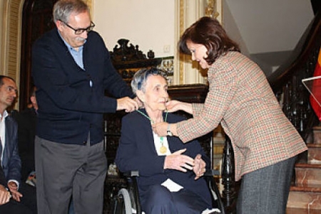 Carmen Calvo entregó a Mariluz Escribano el precio de las Letras (SUBDELEGACIÓN) Carmen Calvo entregó a Mariluz Escribano el precio de las Letras (SUBDELEGACIÓN)