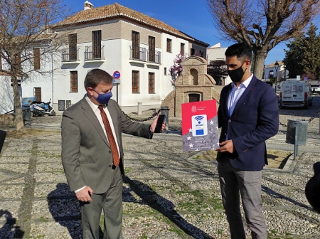 Presentación en el Mirador de San Nicolás de trece puntos de acceso wifi (INNOVASUR) Presentación en el Mirador de San Nicolás de trece puntos de acceso wifi (INNOVASUR)