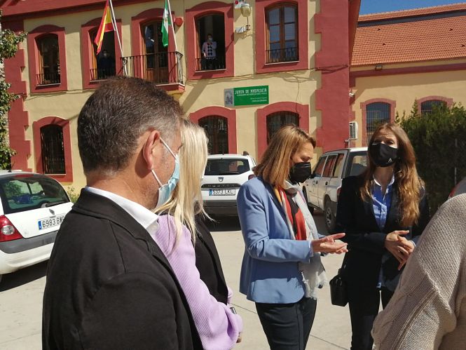 Virginia Fernández ha visitado la Unidad Orienta de Motril (JUNTA)