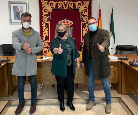 La alcaldesa de Las Gabias junto al primer teniente de alcalde y al concejal de Hacienda (AYTO. LAS GABIAS) La alcaldesa de Las Gabias junto al primer teniente de alcalde y al concejal de Hacienda (AYTO. LAS GABIAS)