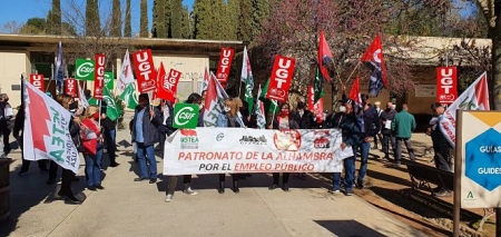 Imagen de la concentración en la sede de la Alhambra (UGT) Imagen de la concentración en la sede de la Alhambra (UGT)