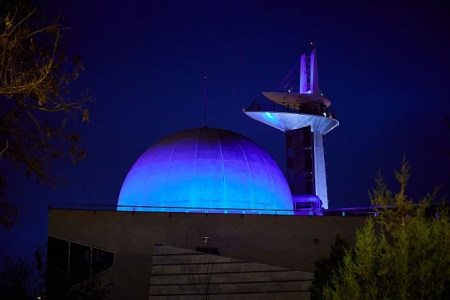 Parque de las ciencias iluminado de azul (PARQUE DE LAS CIENCIAS) Parque de las ciencias iluminado de azul (PARQUE DE LAS CIENCIAS)