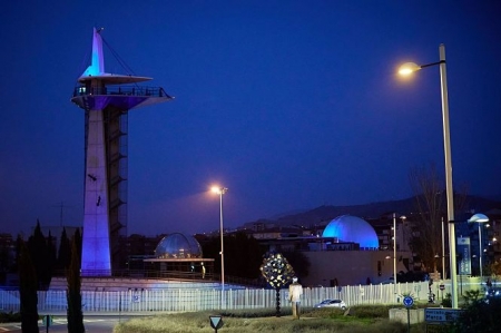 La Torre y Cúpula del Observatorio del Parque de las Ciencias de Granada iluminadas de color rojo por el ODS6 Agua y Saneamiento (FERMIN RODRÍGUEZ-PARQUE DE LAS CIENCIAS) La Torre y Cúpula del Observatorio del Parque de las Ciencias de Granada iluminadas de color rojo por el ODS6 Agua y Saneamiento (FERMIN RODRÍGUEZ-PARQUE DE LAS CIENCIAS)