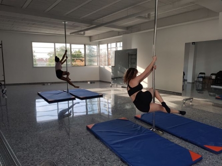 Clase de Pole Dance en la Casa de la Cultura de Vegas del Genil (AYTO. VEGAS DEL GENIL) Clase de Pole Dance en la Casa de la Cultura de Vegas del Genil (AYTO. VEGAS DEL GENIL)
