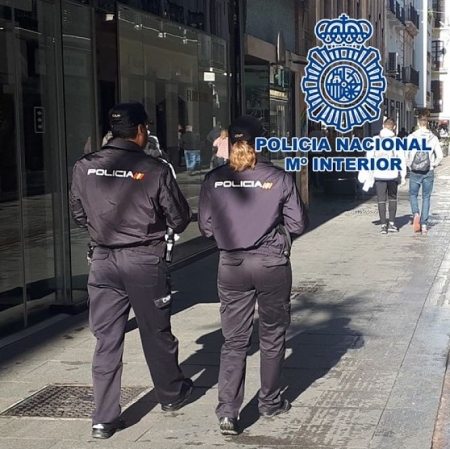 Agentes de la Policia Naci0onal (POLICÍA NACIONAL) Agentes de la Policia Naci0onal (POLICÍA NACIONAL)