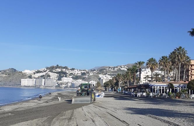 El Ayuntamiento Pone A Punto Las Playas De Almuñécar Y La Herradura Para La Semana Santa (AYUNTAMIENTO DE ALMUNÉCAR) 