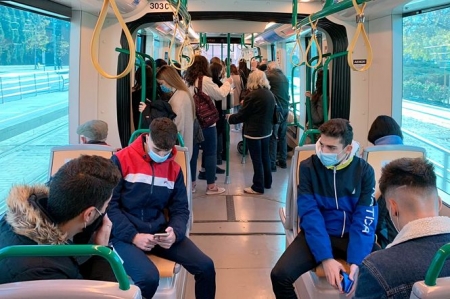 Viajeros en el Metro (JUNTA) Viajeros en el Metro (JUNTA)