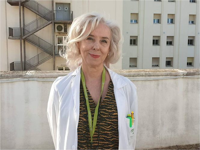 Yolanda Mejías Martín, directora de Enfermería del Hospital Universitario Virgen de las Nieves (Granada) y alumna del programa de Doctorado en Medicina Clínica y Salud Pública de la UGR (UNIVERSIDAD)
