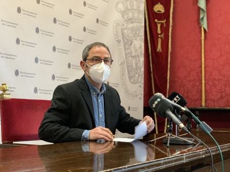 El Cocnejal del PSOE en el Ayuntamiento de Granada, Miguel Ángel Fernández Madrid en rueda de prensa (PSOE) El Cocnejal del PSOE en el Ayuntamiento de Granada, Miguel Ángel Fernández Madrid en rueda de prensa (PSOE)
