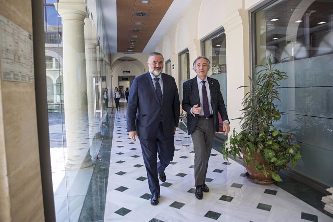 Los delegados del Gobierno y de Salud de la Junta, Pablo García e Indalecio Sánchez-Montesinos, en imagen de archivo (JUNTA)