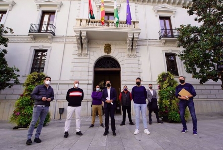 Imagen de la reunión con representantes de los clubes (PSOE) Imagen de la reunión con representantes de los clubes (PSOE)