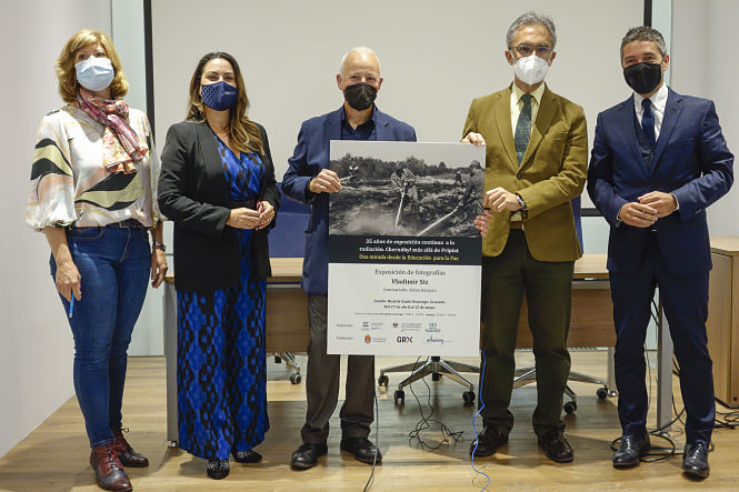 Presentación de la muestra fotográfica (JAVIER ALGARRA / AYUNTAMIENTO)