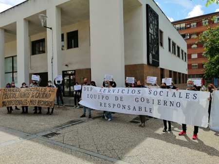 Concentración frente al centro de Servicios Sociales de Beiro (CGT) Concentración frente al centro de Servicios Sociales de Beiro (CGT)