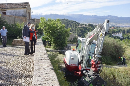 La nueva desbrozadora en tareas de desbroce (JAVIER ALGARRA / AYUNTAMIENTO) La nueva desbrozadora en tareas de desbroce (JAVIER ALGARRA / AYUNTAMIENTO)