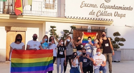 Representantes de la Asociación Gía La Huella, junto a la concejala y al alcalde de Cúllar Vega (AYTO. CÚLLAR VEGA) Representantes de la Asociación Gía La Huella, junto a la concejala y al alcalde de Cúllar Vega (AYTO. CÚLLAR VEGA)